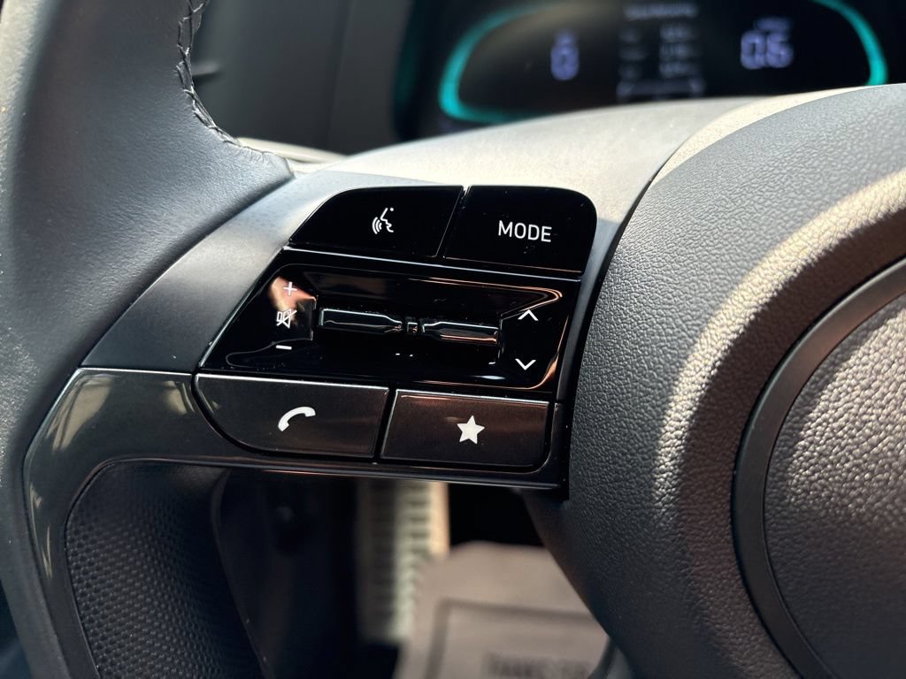 Certified 2025 Hyundai Elantra Sport FWD image 18