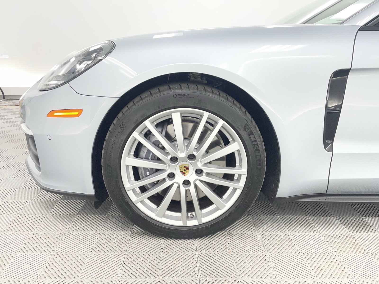 Certified 2021 Porsche Panamera image 21