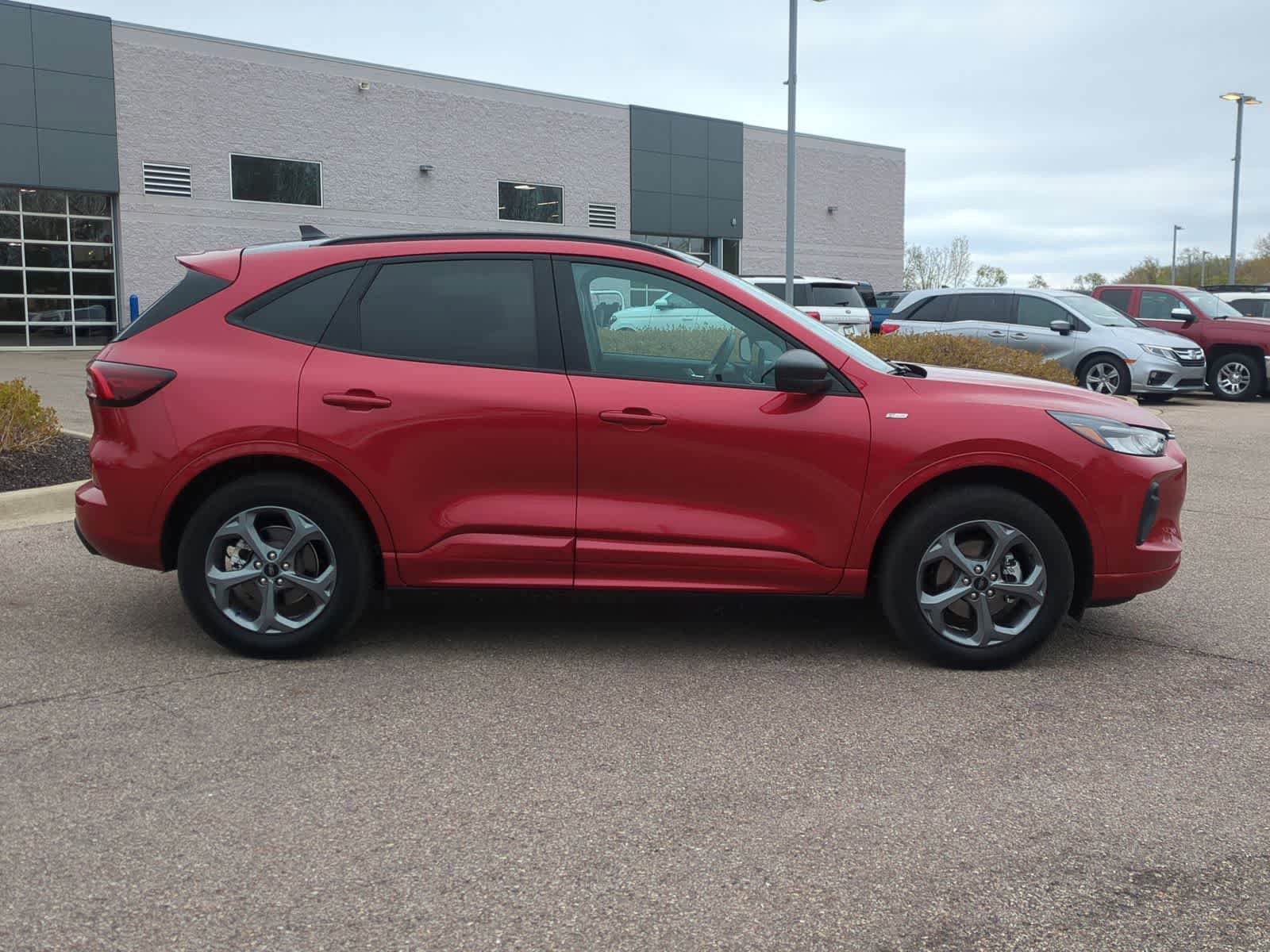 Used 2024 Ford Escape ST-Line w/ Tech Pack #1 AWD/4WD image 9