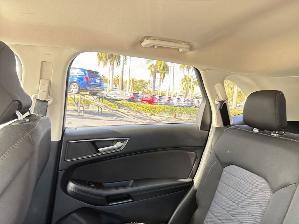 Used 2019 Ford Edge SE image 13