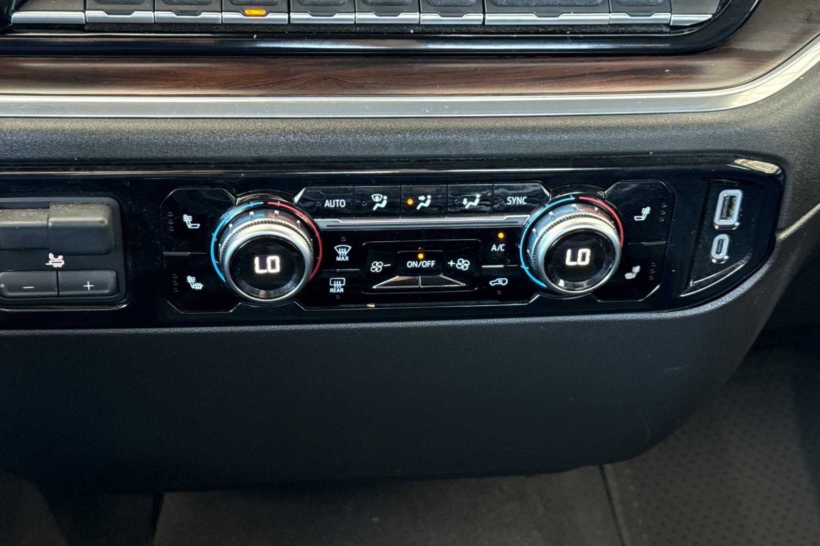 Used 2025 GMC Sierra 1500 SLT image 27