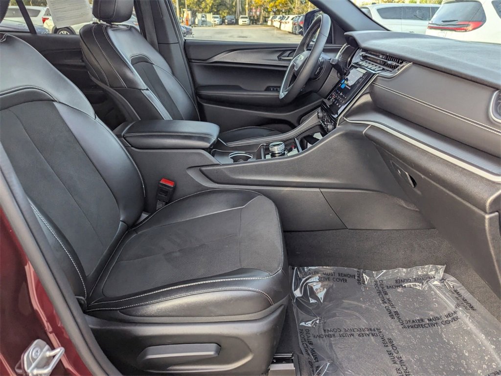 Used 2024 Jeep Grand Cherokee Altitude image 10