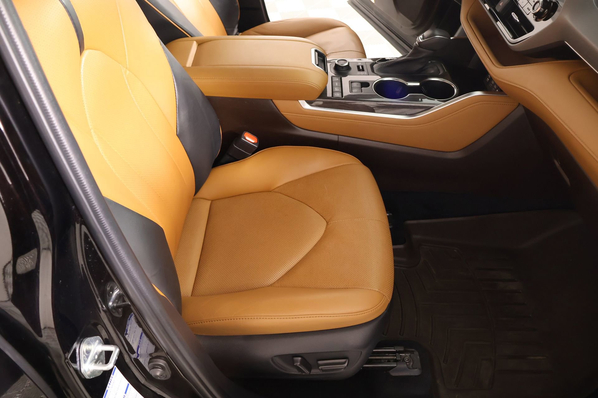 Used 2022 Toyota Highlander Platinum image 14