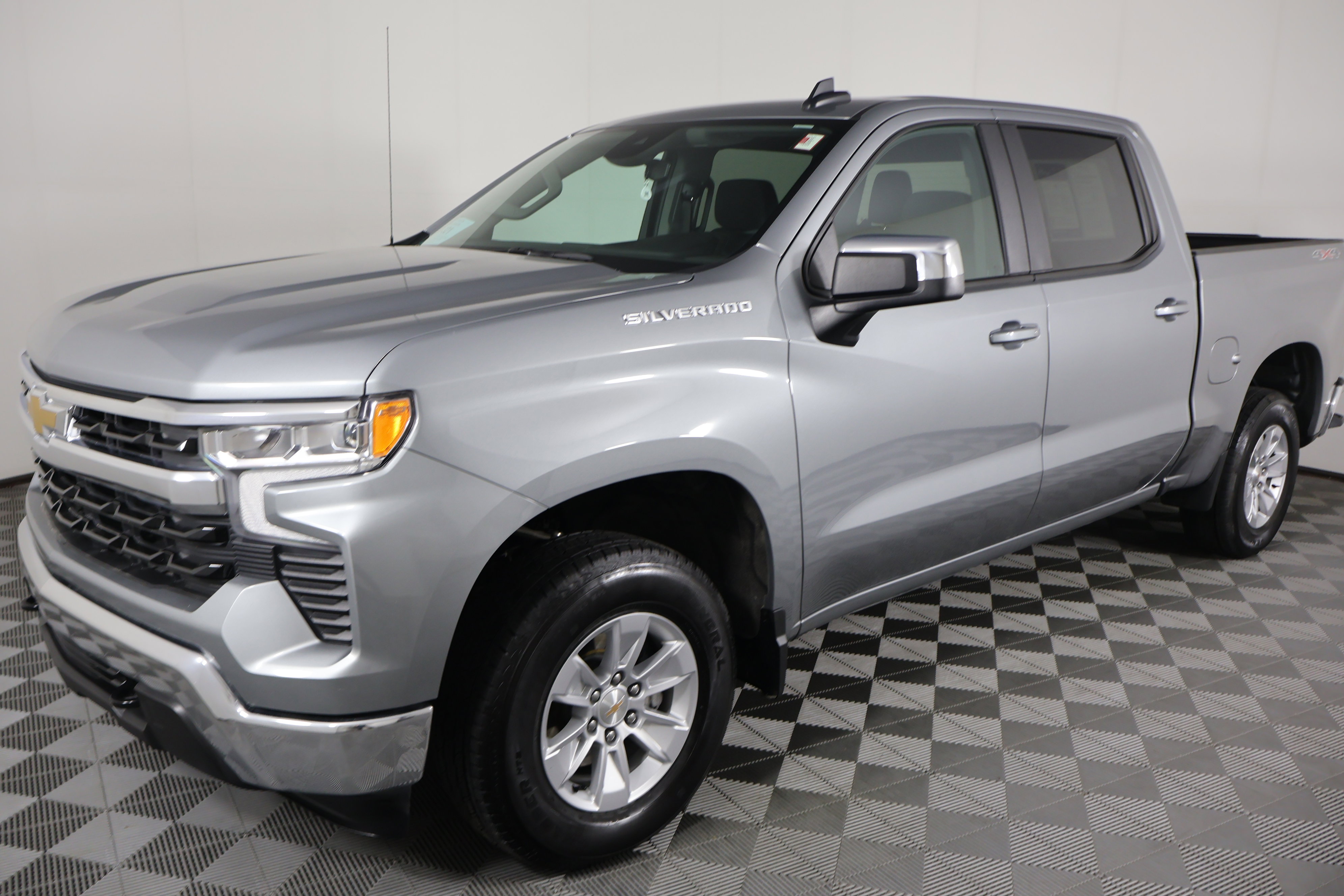 Used 2025 Chevrolet Silverado 1500 LT image 10