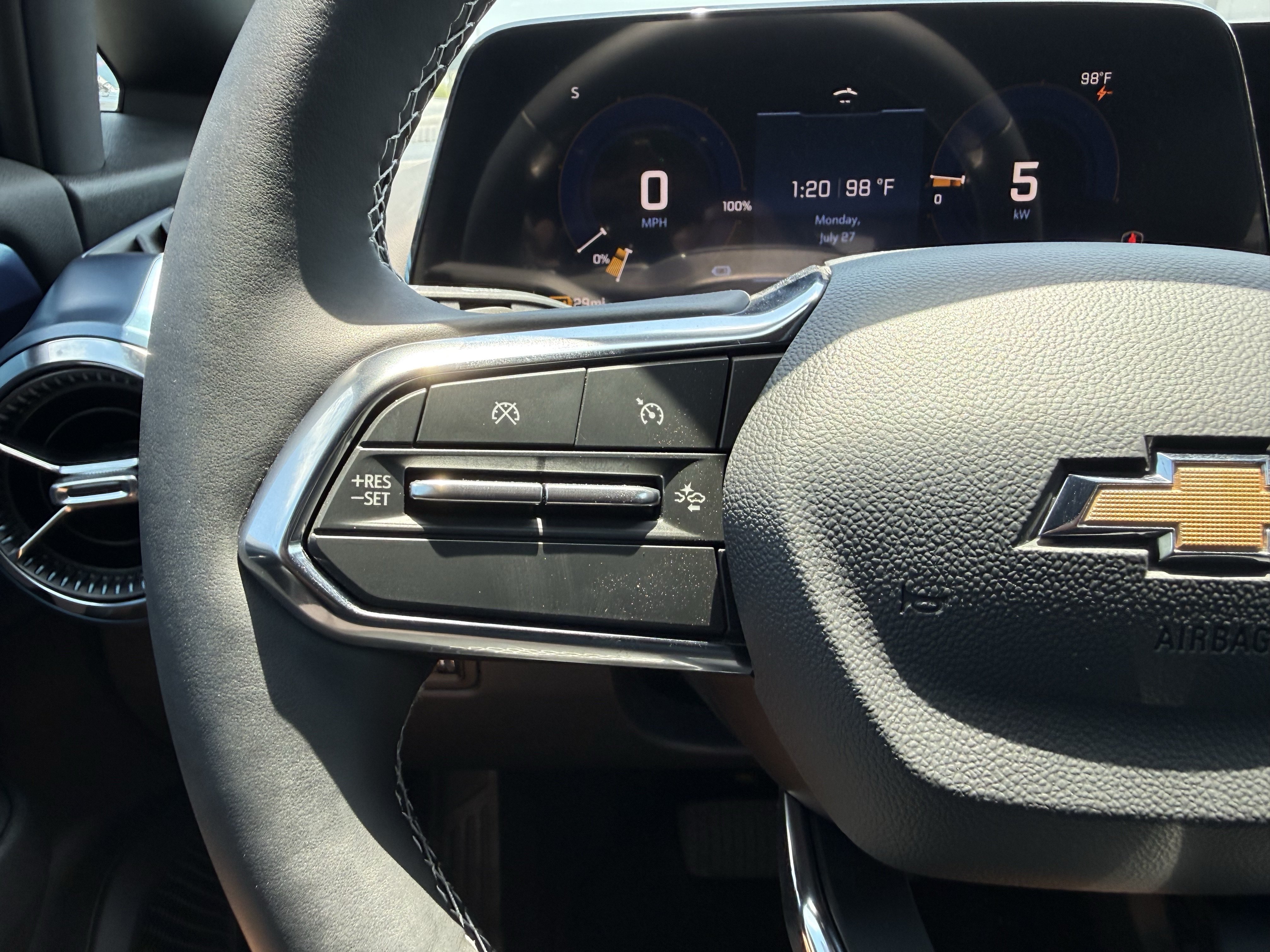 New 2026 Chevrolet Equinox EV LT FWD image 18