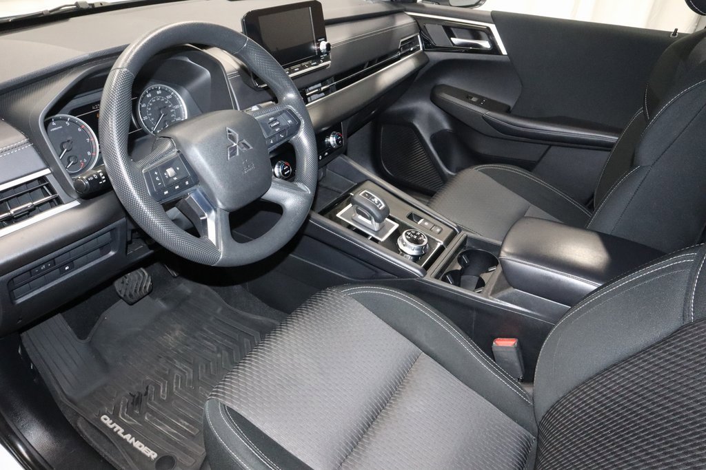Used 2023 Mitsubishi Outlander ES image 24