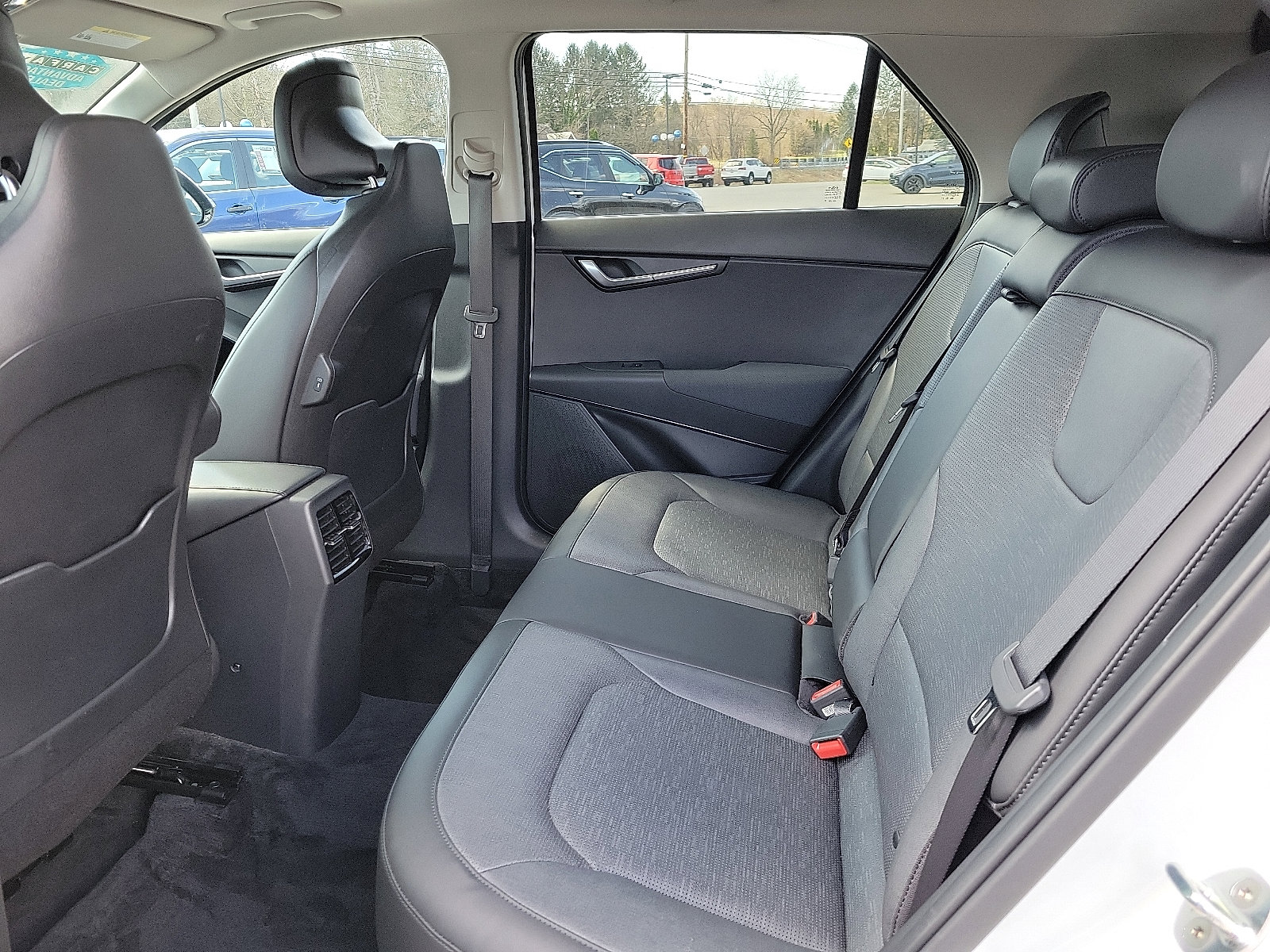 Used 2023 Kia Niro SX Touring image 10