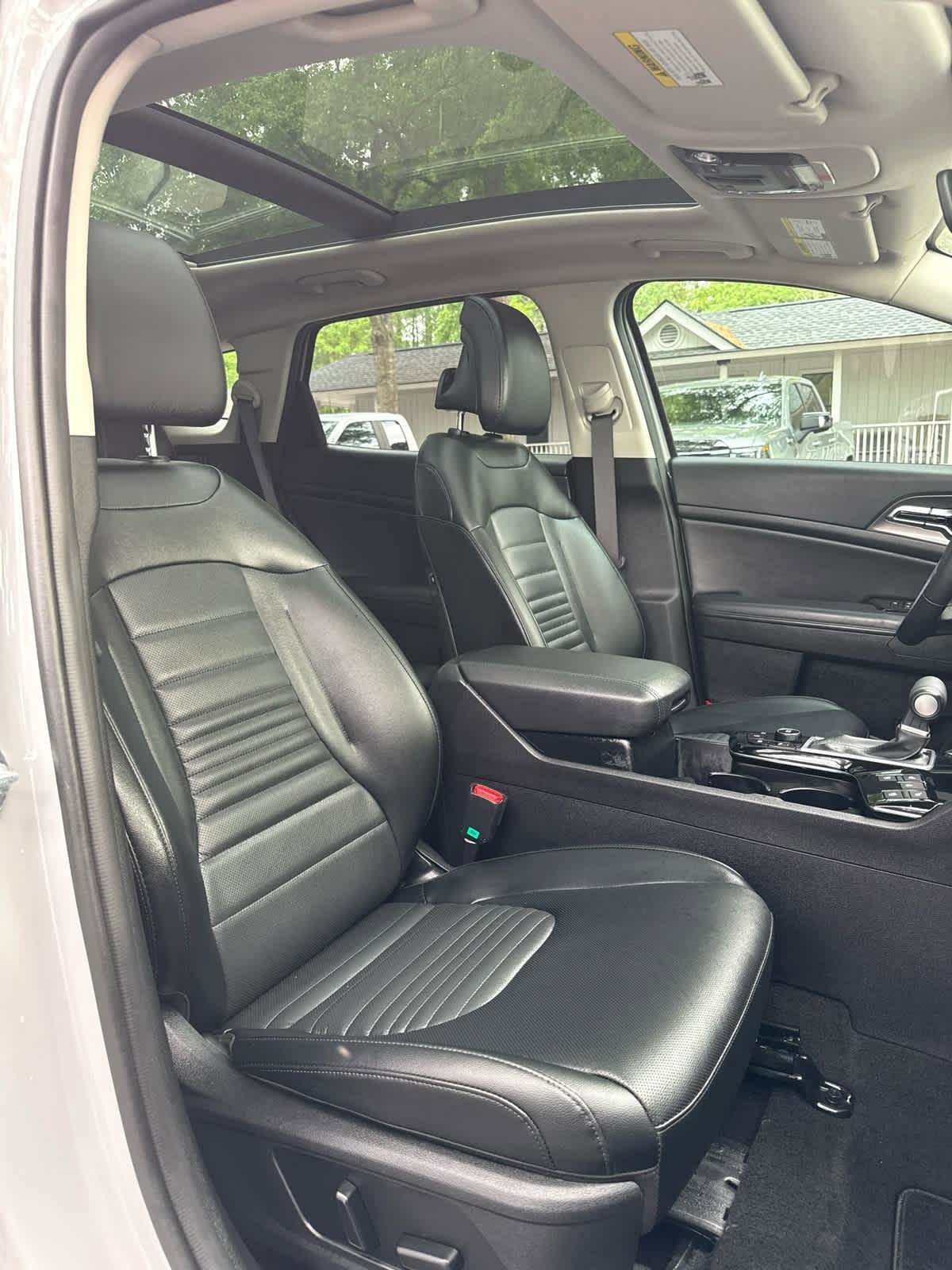 Used 2025 Kia Sportage SX image 16