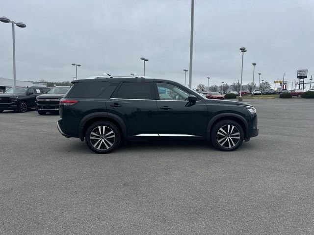 Used 2023 Nissan Pathfinder Platinum image 3