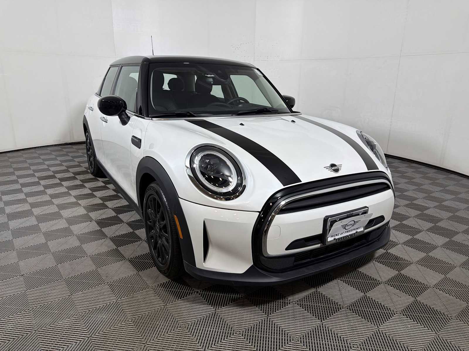 Certified 2023 MINI Cooper 4-Door Hardtop image 2