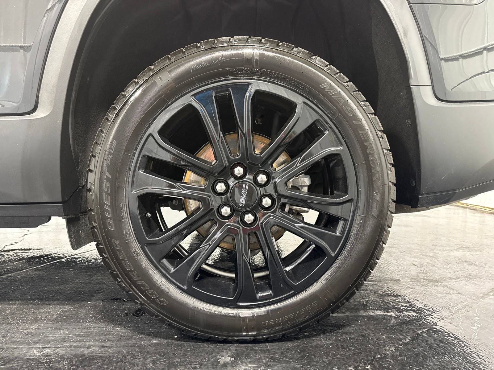 Used 2023 GMC Acadia SLT w/ Elevation Edition FWD image 7