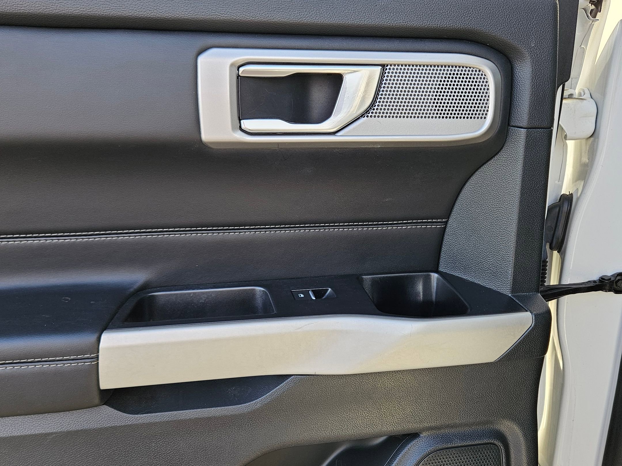 Used 2021 Ford Explorer Limited w/ Equipment Group 301A image 23