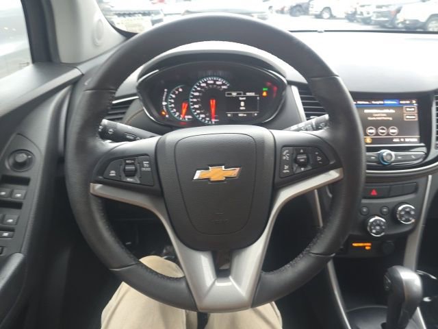 Used 2022 Chevrolet Trax LT w/ LT Convenience Package image 16