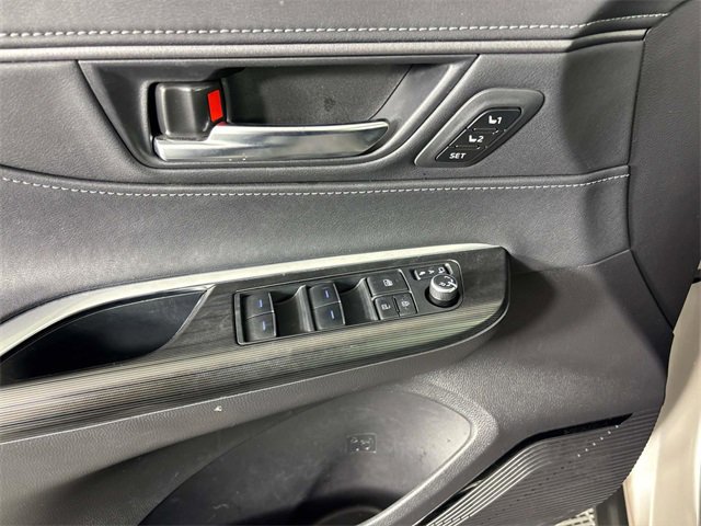 Used 2022 Toyota Venza XLE image 16