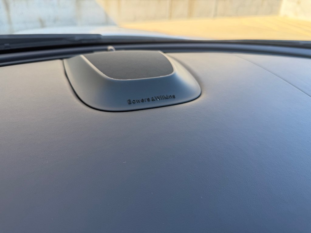 Used 2012 Jaguar XF R RWD image 17