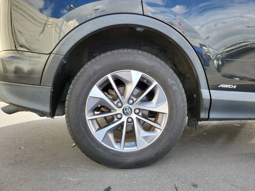 Used 2017 Toyota RAV4 XLE w/ Carpet Mat Package image 5