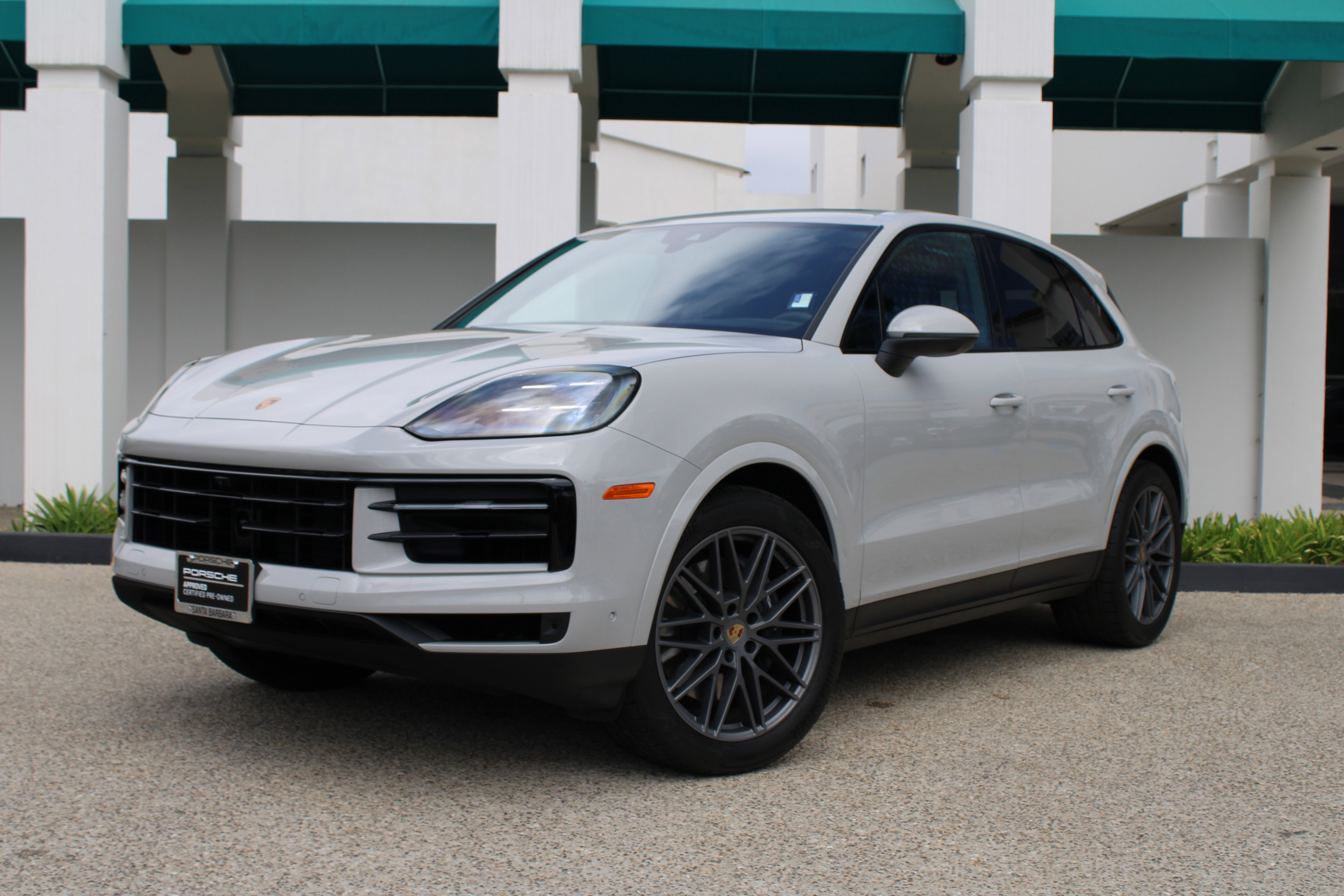 Certified 2025 Porsche Cayenne image 1