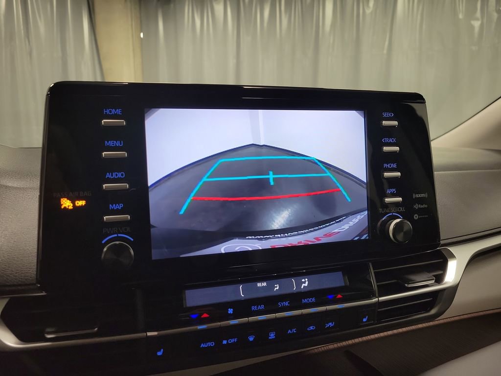 Used 2024 Toyota Sienna XLE AWD/4WD image 18