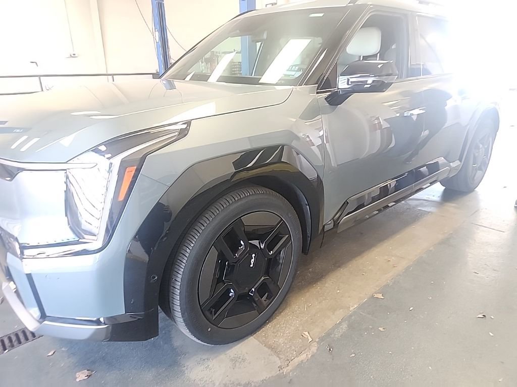 Used 2024 Kia EV9 GT-Line image 2