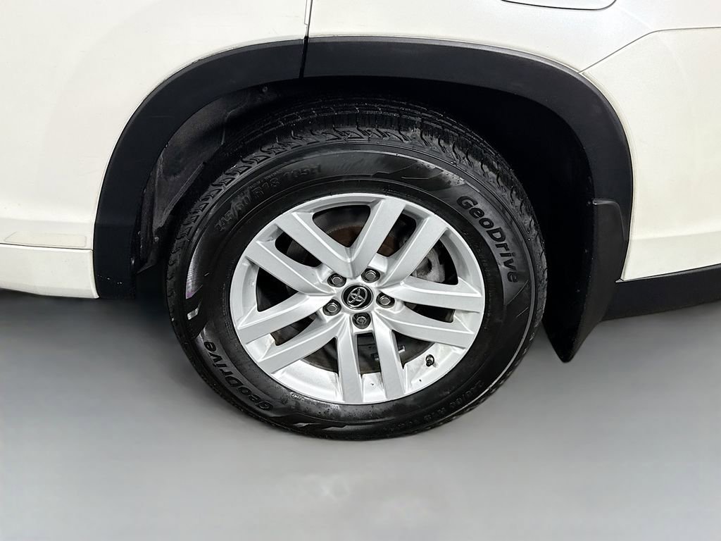 Used 2016 Toyota Highlander LE image 32