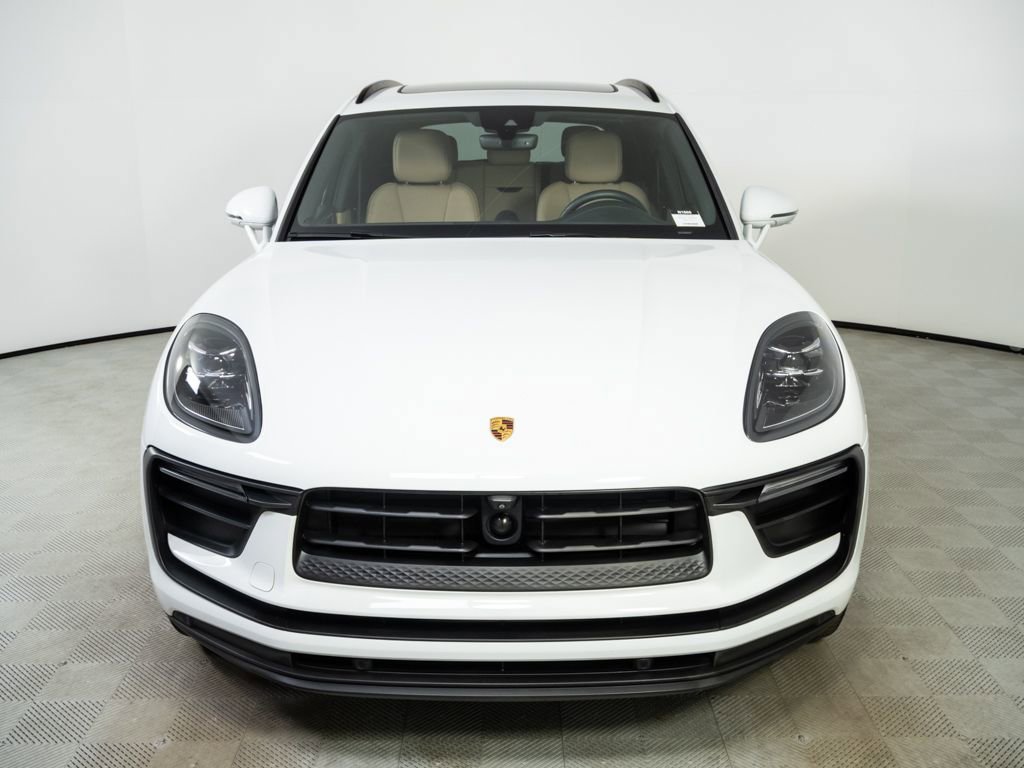 Certified 2024 Porsche Macan AWD/4WD image 36