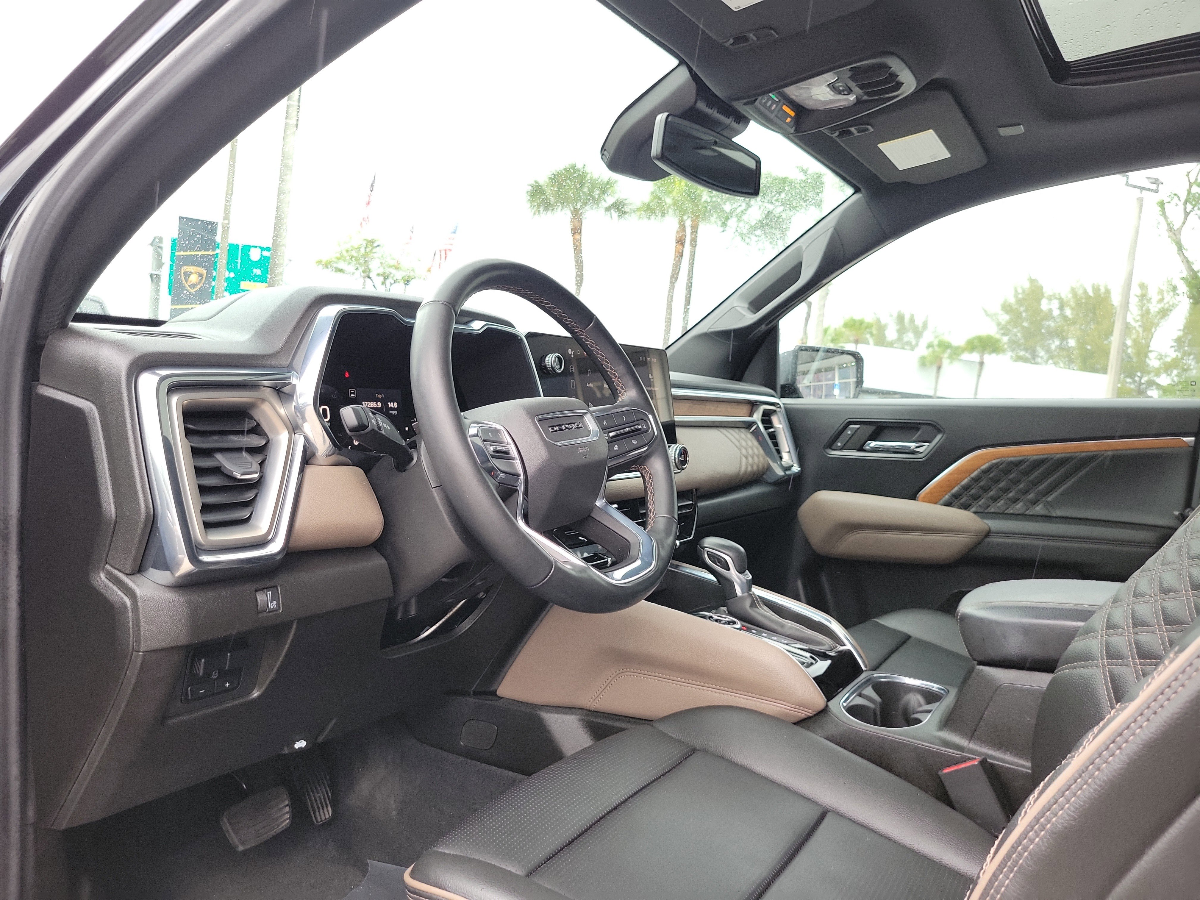 Used 2023 GMC Canyon Denali image 14