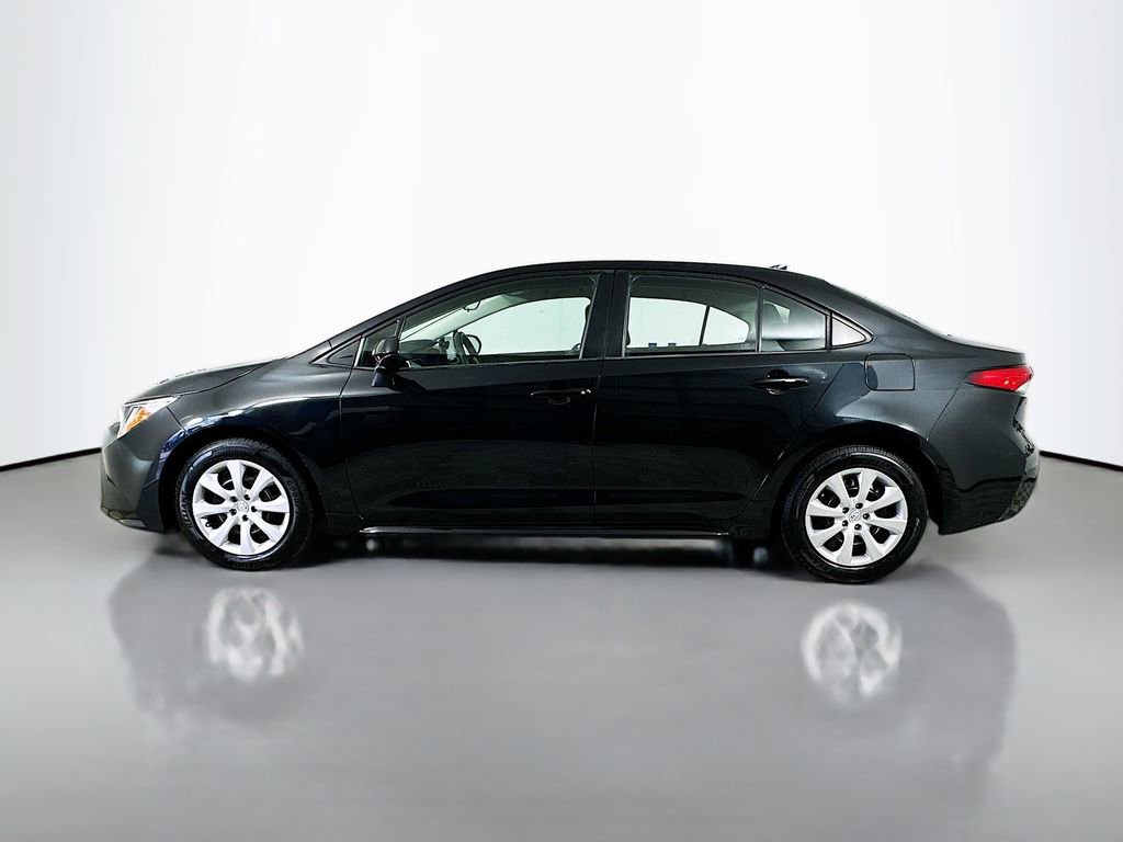 Used 2021 Toyota Corolla LE FWD image 4