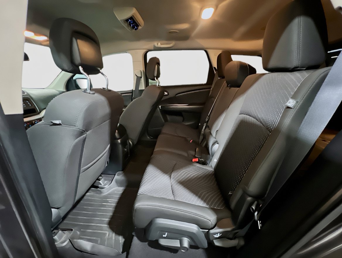 Used 2018 Dodge Journey SXT w/ Connectivity Group FWD image 16