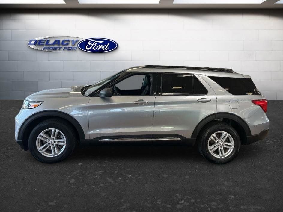 Used 2023 Ford Explorer XLT w/ Equipment Group 202A AWD/4WD image 2