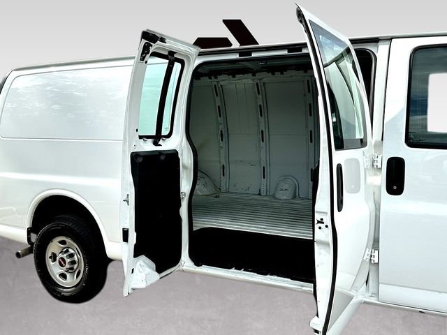 Used 2022 GMC Savana 3500 Extended w/ Driver Convenience Package image 30