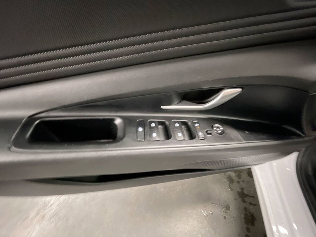 Used 2025 Hyundai Elantra SEL image 23