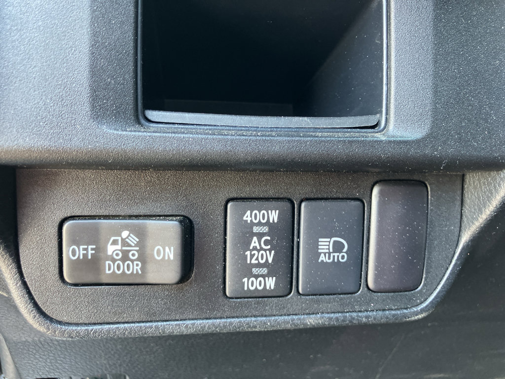 Used 2019 Toyota Tacoma TRD Off-Road w/ Technology Package AWD/4WD image 17