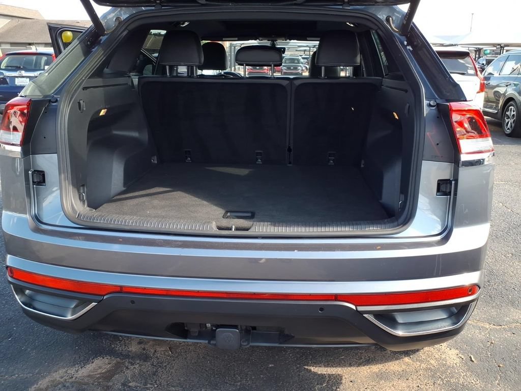 Certified 2023 Volkswagen Atlas Cross Sport SE w/ Panoramic Sunroof Package AWD/4WD image 23