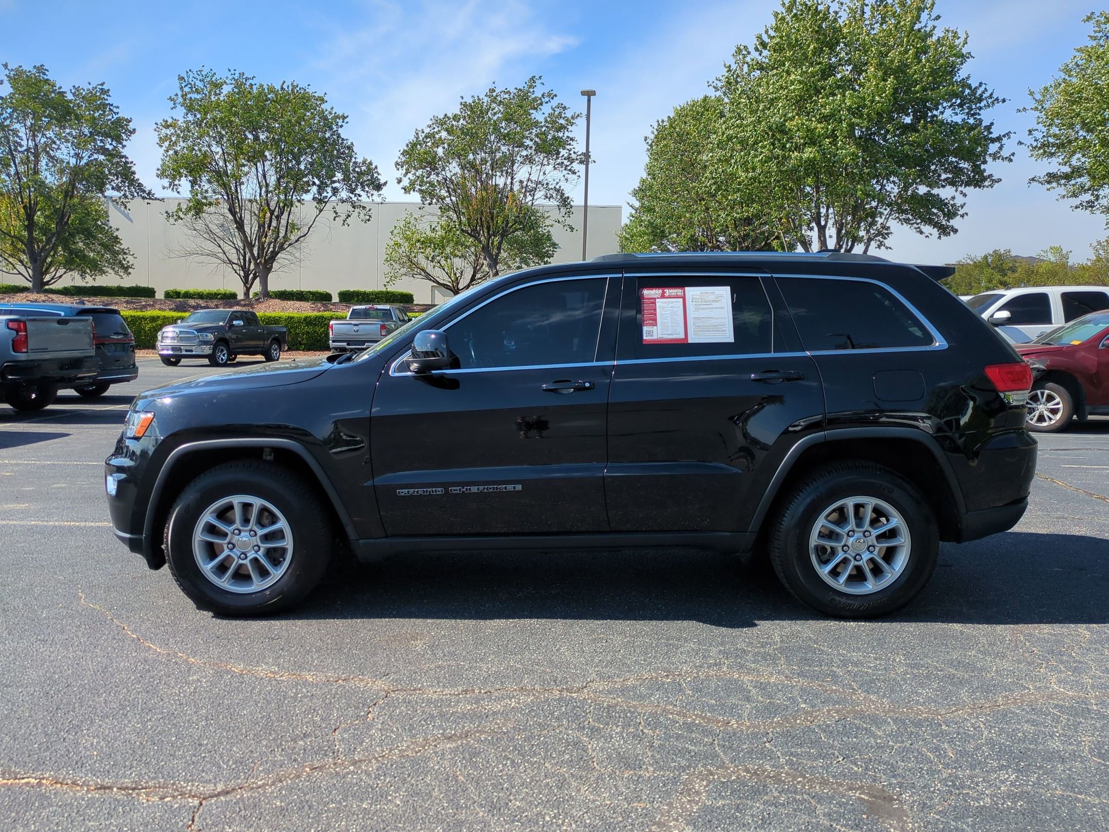 Used 2019 Jeep Grand Cherokee Laredo AWD/4WD image 7