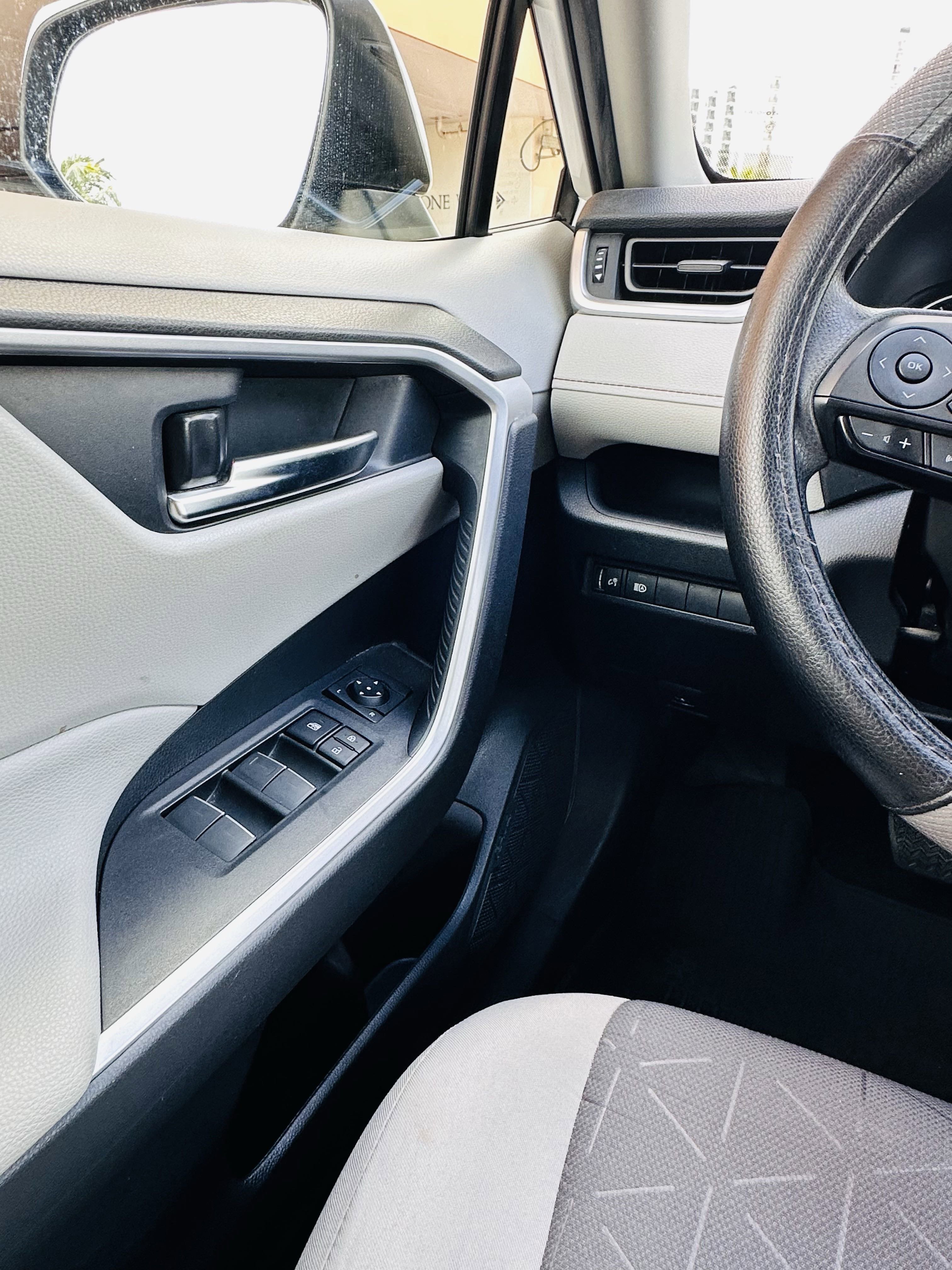 Used 2022 Toyota RAV4 XLE image 20