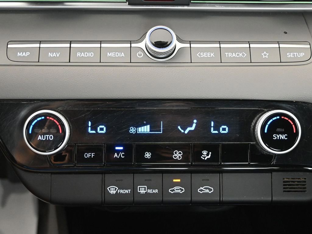 Used 2024 Hyundai Elantra SEL image 30