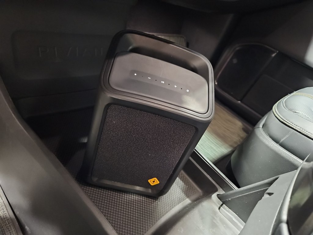 Used 2023 Rivian R1S Adventure AWD/4WD image 19