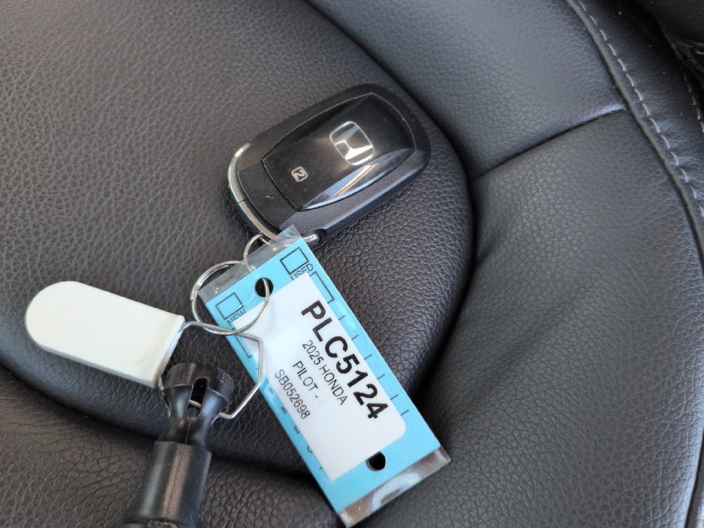 Used 2025 Honda Pilot EX-L image 32