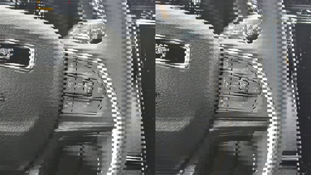 New 2025 Jeep Grand Cherokee Altitude image 11