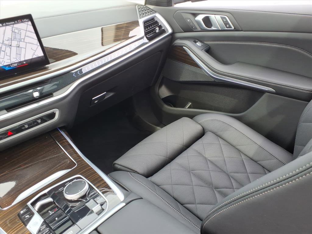 Used 2023 BMW X7 xDrive40i w/ Parking Assistance Package image 24