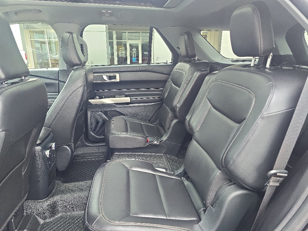 Used 2021 Ford Explorer XLT w/ Equipment Group 202A AWD/4WD image 22