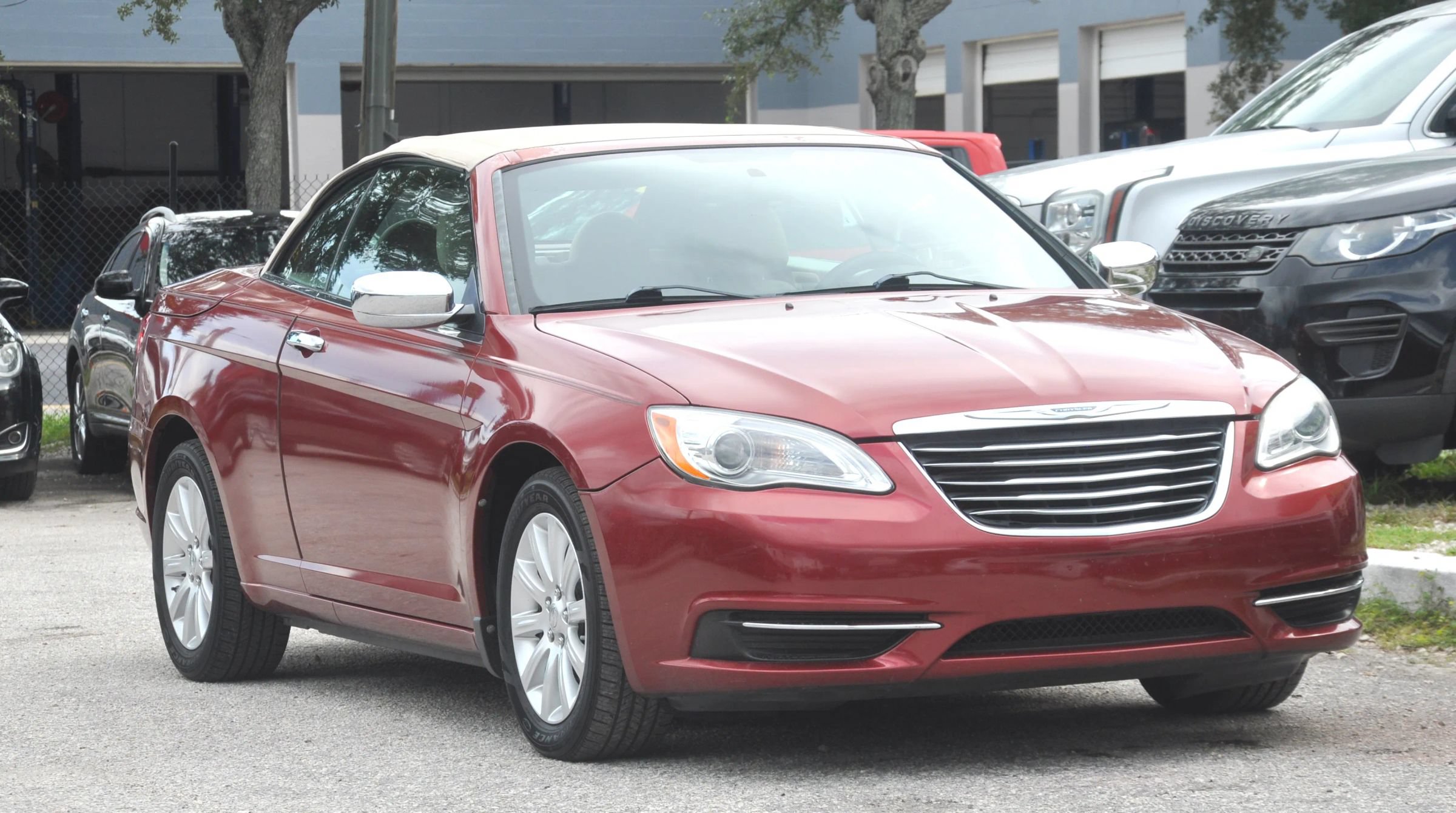 Used 2011 Chrysler 200 Touring FWD image 3