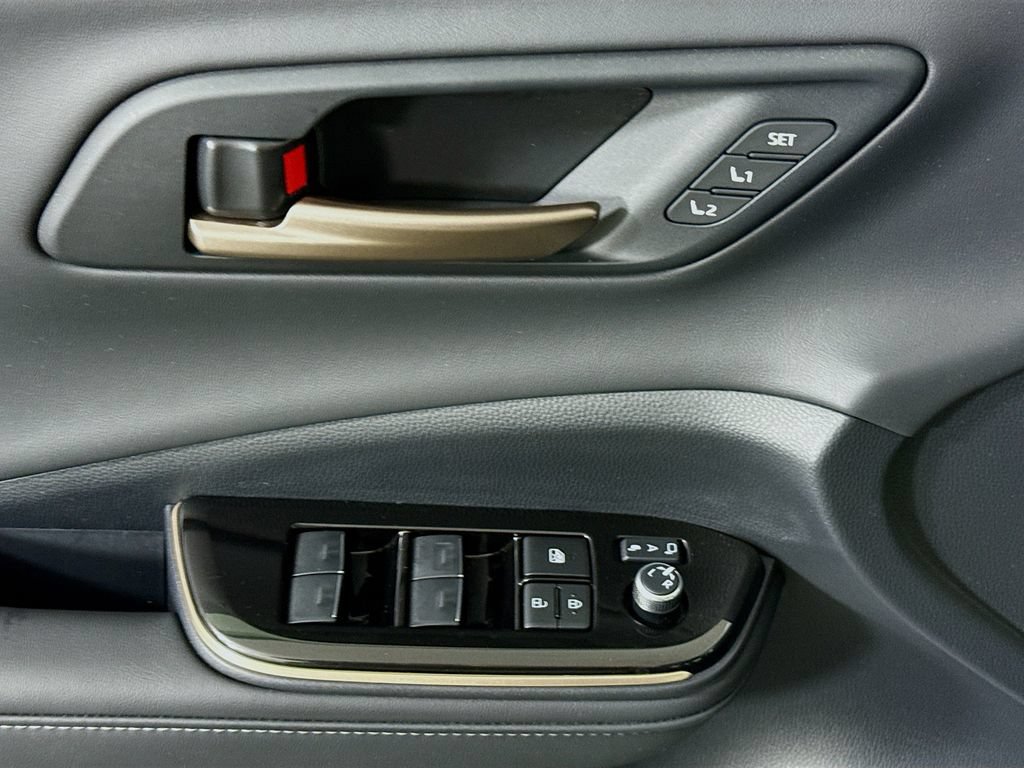 Certified 2026 Toyota Crown AWD/4WD image 26