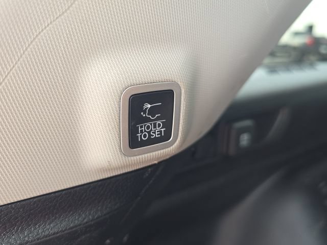 Used 2023 Jeep Grand Cherokee Laredo RWD image 12