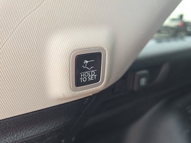 Used 2023 Jeep Grand Cherokee Laredo w/ Luxury Tech Group I RWD image 12