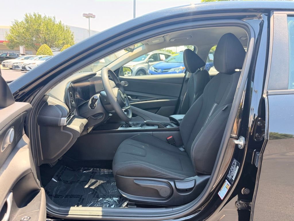 Used 2024 Hyundai Elantra SEL FWD image 19