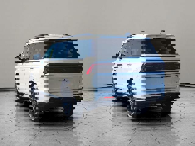 New 2025 Lincoln Navigator Reserve w/ Jet Appearance Package image 10