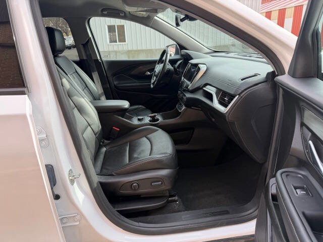 Used 2024 GMC Terrain SLT image 16