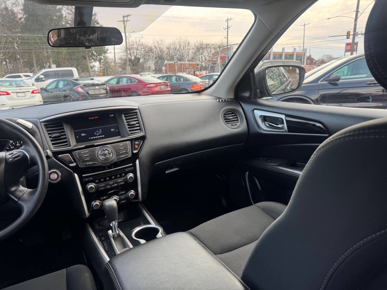 Used 2019 Nissan Pathfinder S image 10