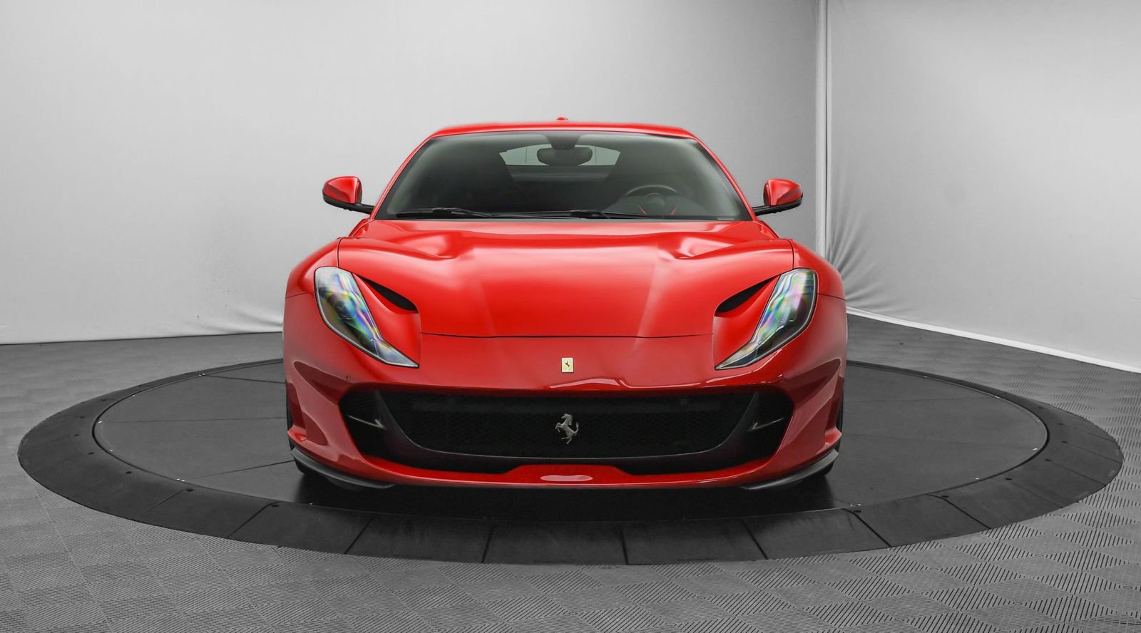 Used 2018 Ferrari 812 Superfast RWD image 2
